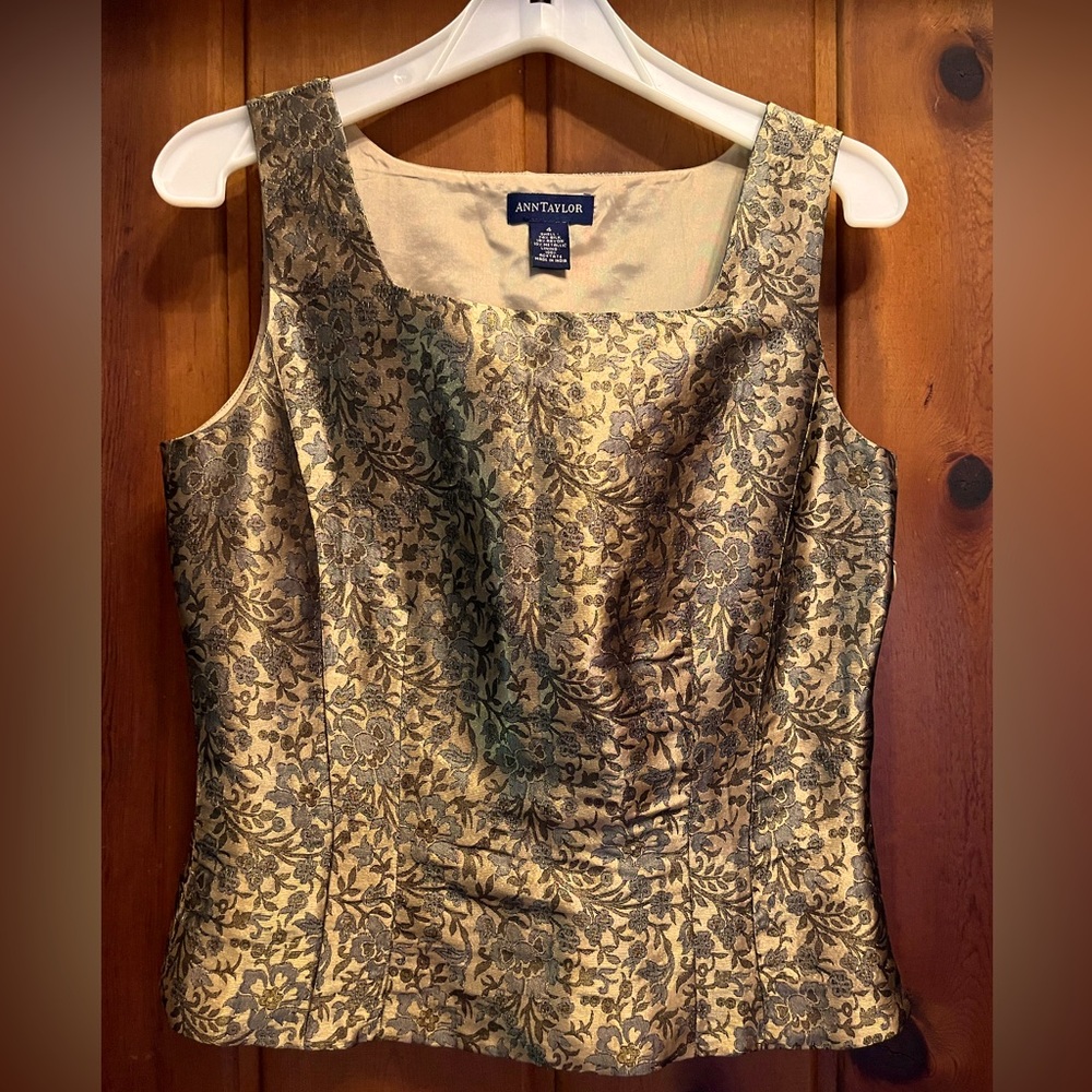 And Taylor, sleeveless blouse, size 4, gold and gray pattern